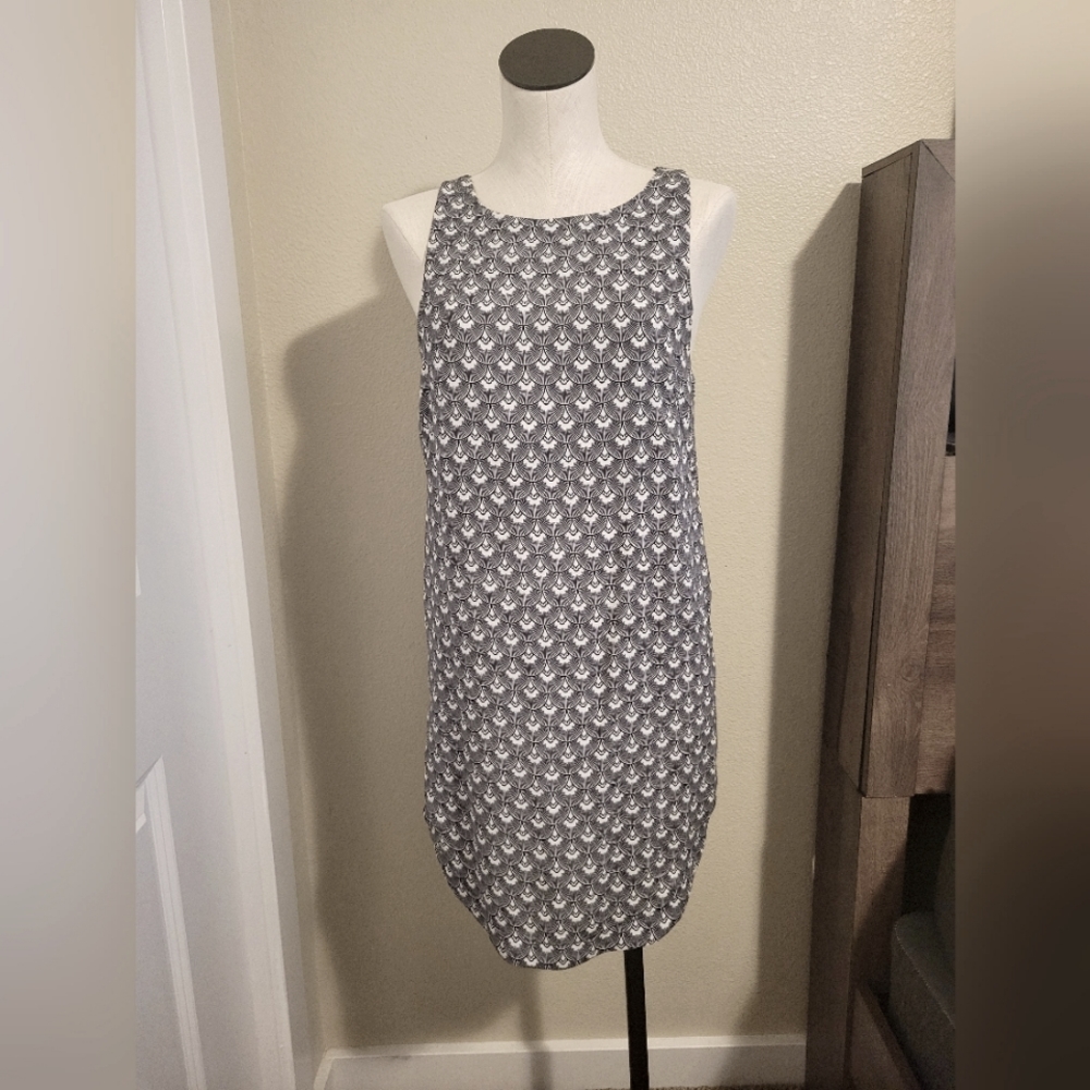 Modern Pattered dress with round hem